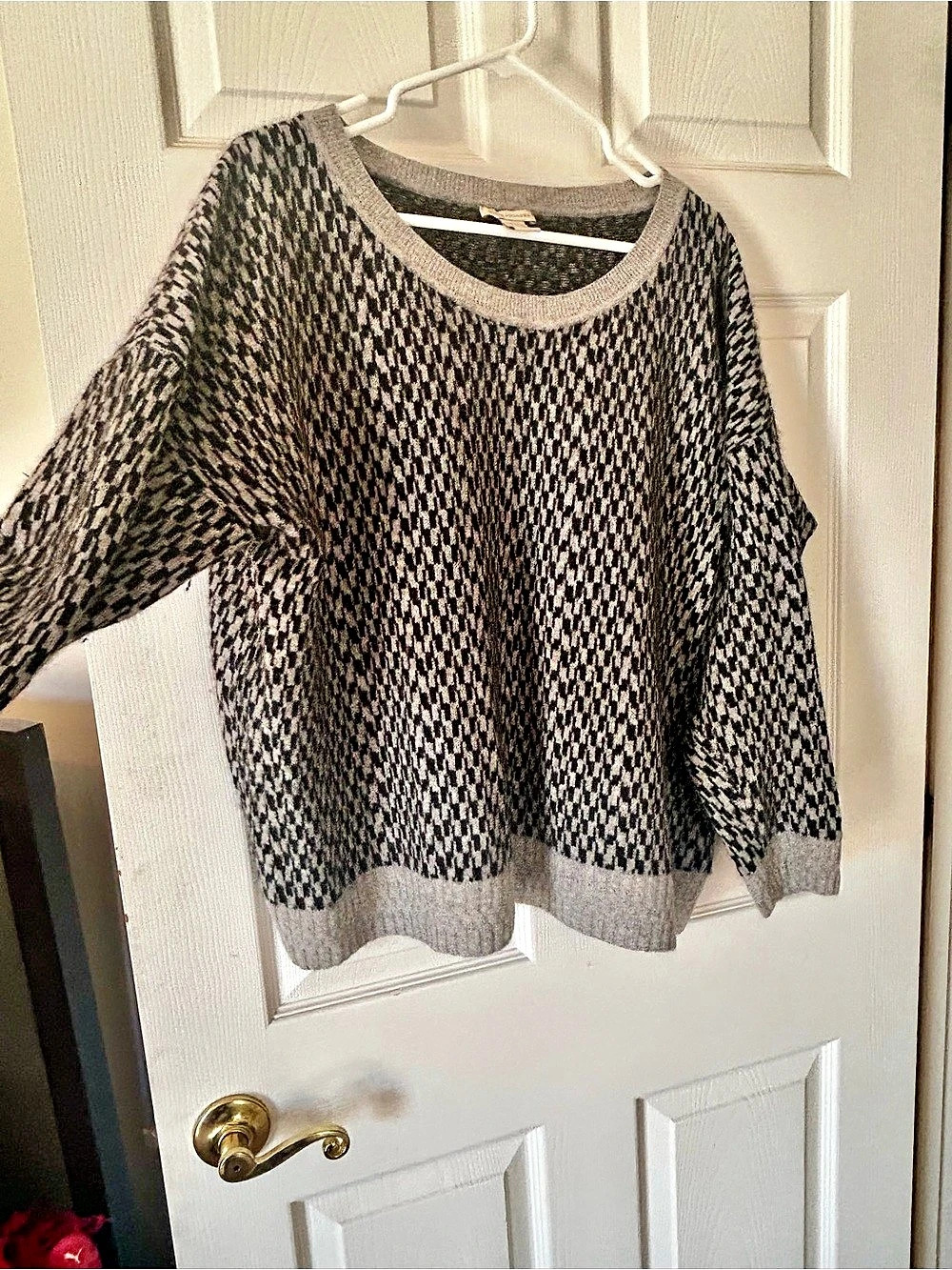 White + Warren Cashmere Geometric Sweater in Black & Gray Large